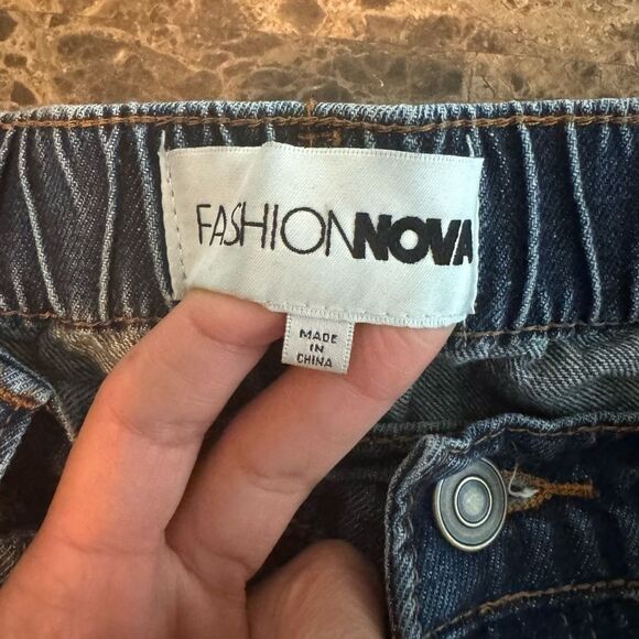 Fashion Nova Ripped Baggy Jeans Size 7 - Picture 6 of 12